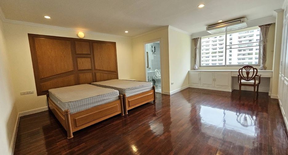 Condo en alquiler de 3 habitaciones en Watthana, Bangkok