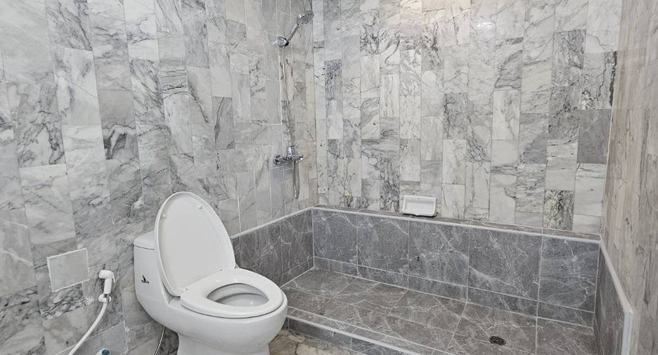 Condo en alquiler de 3 habitaciones en Watthana, Bangkok