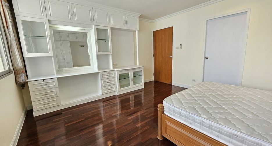 Condo en alquiler de 3 habitaciones en Watthana, Bangkok