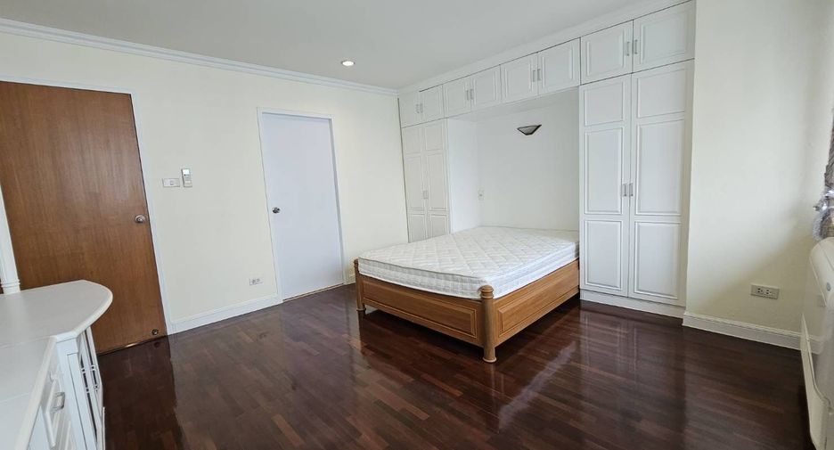 Condo en alquiler de 3 habitaciones en Watthana, Bangkok