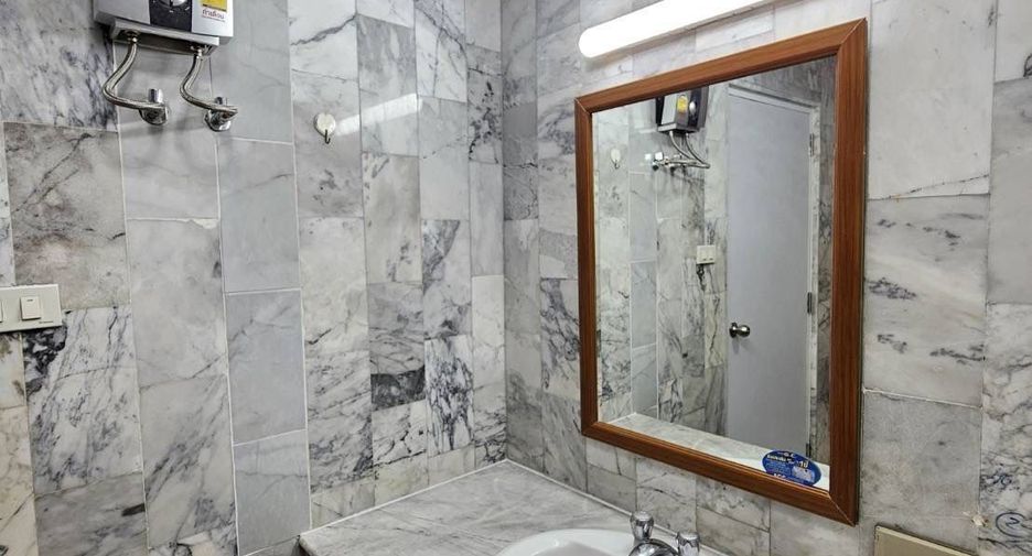 Condo en alquiler de 3 habitaciones en Watthana, Bangkok