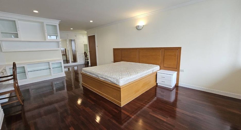 Condo en alquiler de 3 habitaciones en Watthana, Bangkok