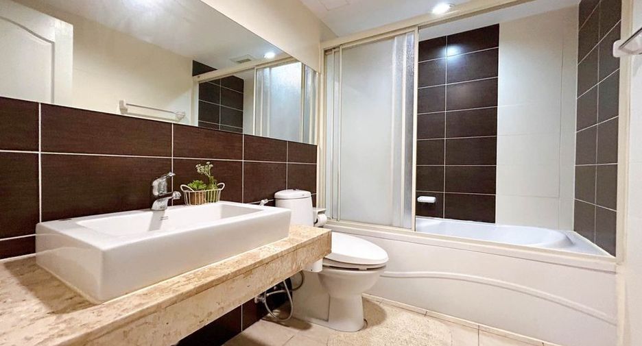For rent 2 bedrooms condo in Watthana, Bangkok