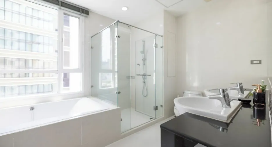For rent 3 bedrooms apartment in Khlong Toei, Bangkok
