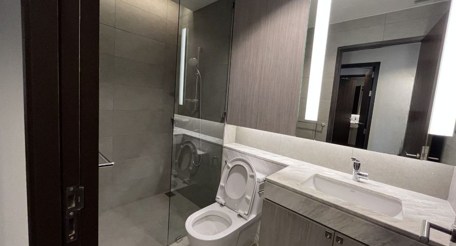 For rent 3 bedrooms apartment in Khlong Toei, Bangkok