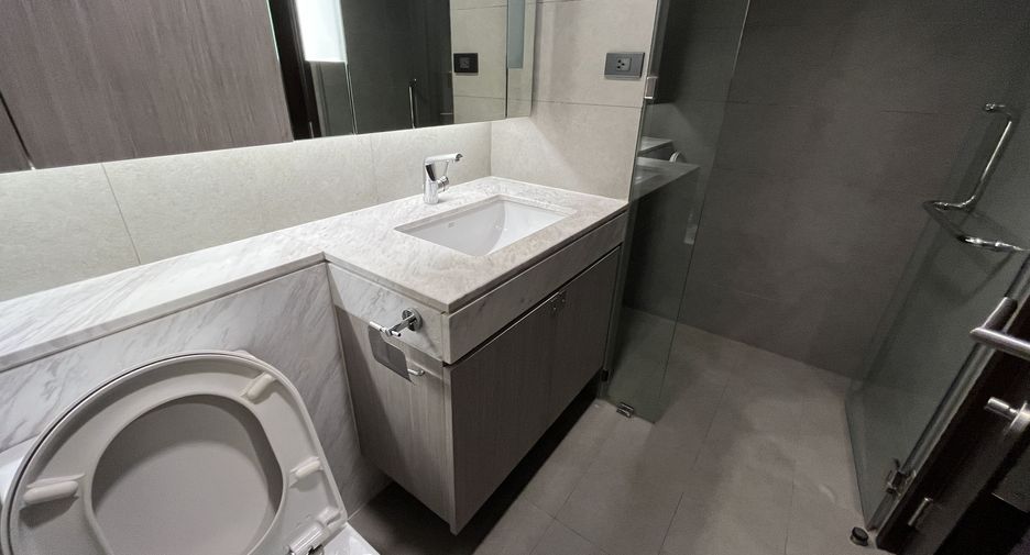 For rent 3 bedrooms apartment in Khlong Toei, Bangkok