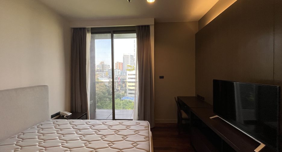 For rent 3 bedrooms apartment in Khlong Toei, Bangkok