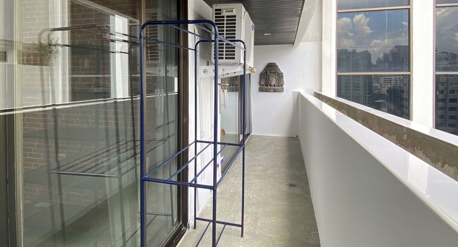 For rent 2 bedrooms condo in Watthana, Bangkok