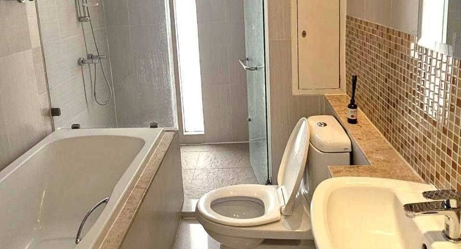 For rent 2 bedrooms condo in Khlong Toei, Bangkok
