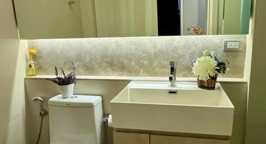 For rent 2 bedrooms condo in Khlong Toei, Bangkok