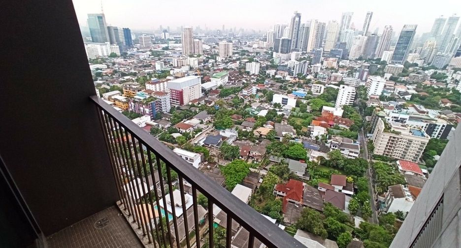For rent 2 bedrooms condo in Khlong Toei, Bangkok