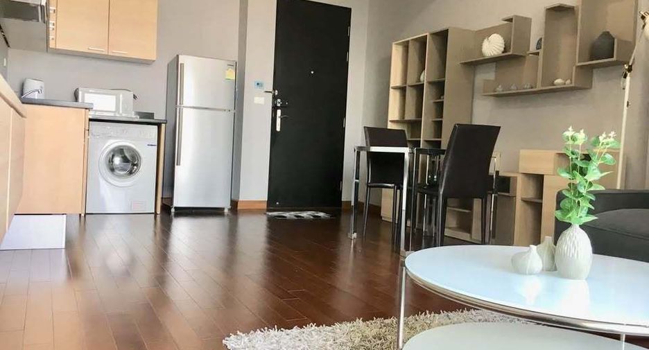 For rent studio condo in Pathum Wan, Bangkok