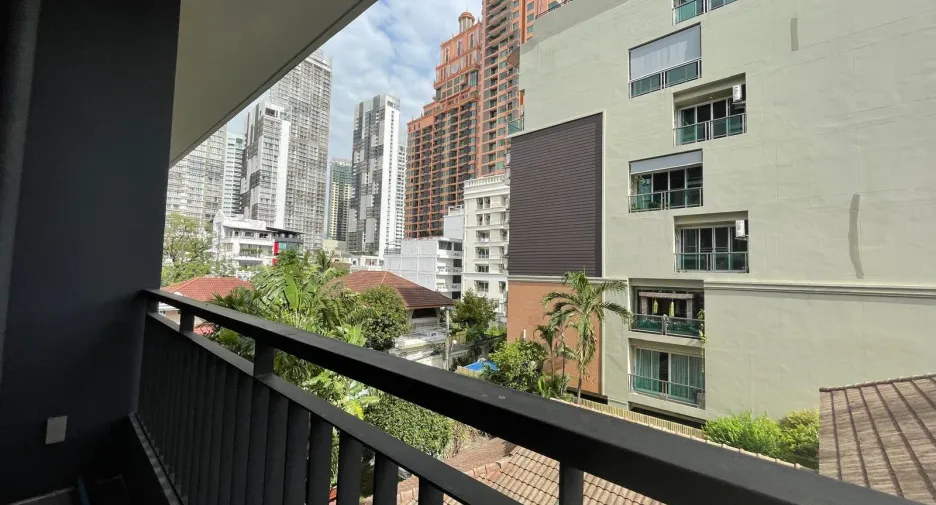 For rent 1 bed condo in Khlong Toei, Bangkok