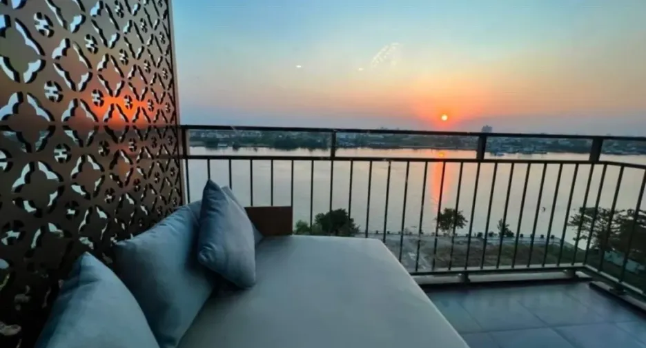 For rent 2 bedrooms condo in Yan Nawa, Bangkok