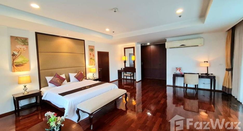 For rent 3 bedrooms apartment in Watthana, Bangkok