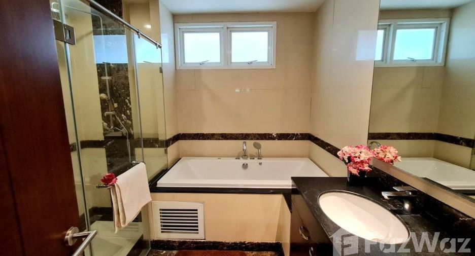 For rent 3 bedrooms apartment in Watthana, Bangkok