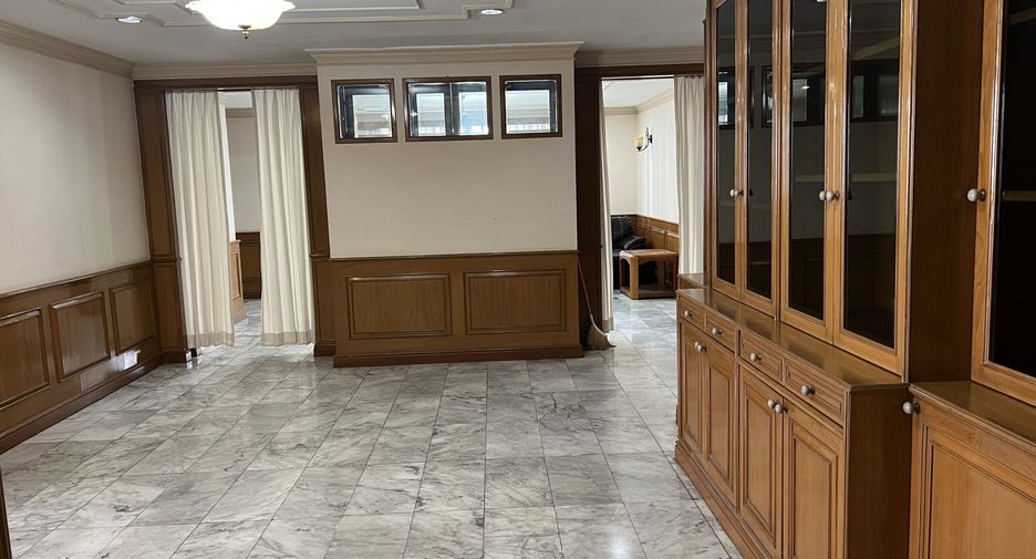 For rent 3 bedrooms condo in Watthana, Bangkok
