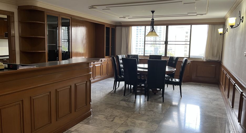 For rent 3 bedrooms condo in Watthana, Bangkok