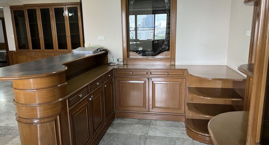 For rent 3 bedrooms condo in Watthana, Bangkok