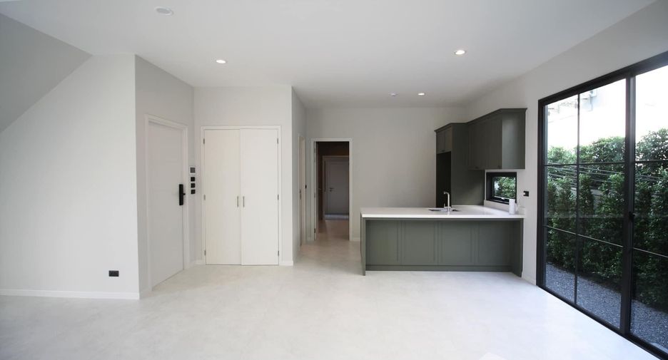 For rent 5 bedrooms house in Bang Phli, Samut Prakan
