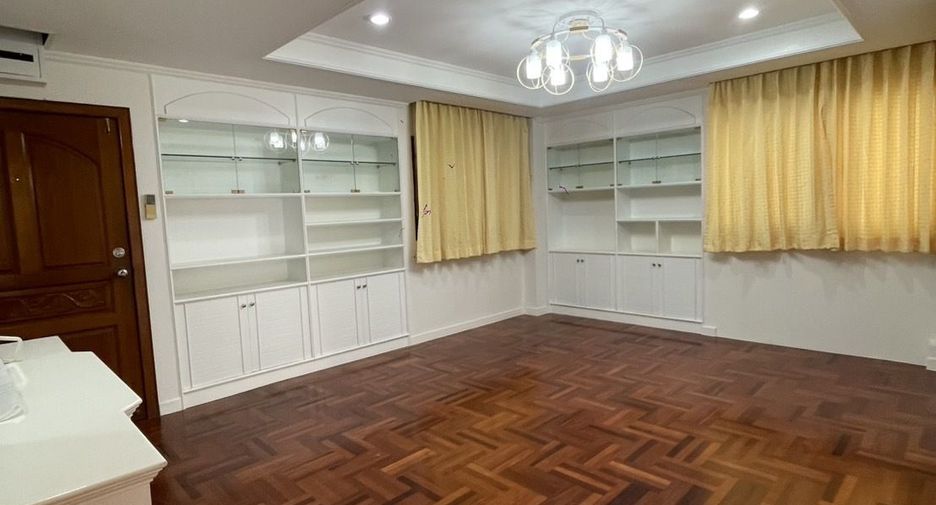 Wohnung zur Miete mit 3 Zimmer in Khlong Toei, Bangkok