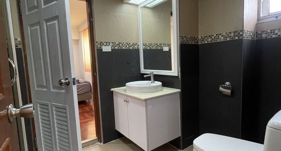 Wohnung zur Miete mit 3 Zimmer in Khlong Toei, Bangkok