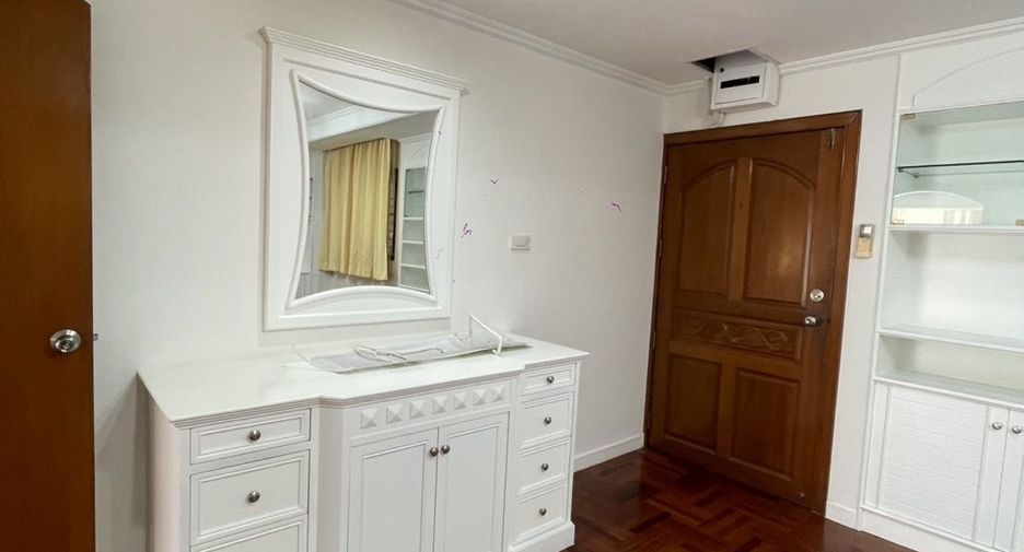 Wohnung zur Miete mit 3 Zimmer in Khlong Toei, Bangkok