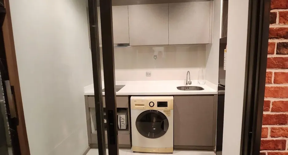 For rent 1 bed condo in Huai Khwang, Bangkok