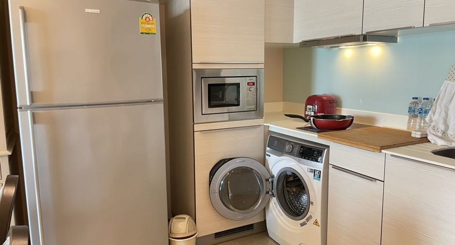 For rent 2 bedrooms condo in Watthana, Bangkok