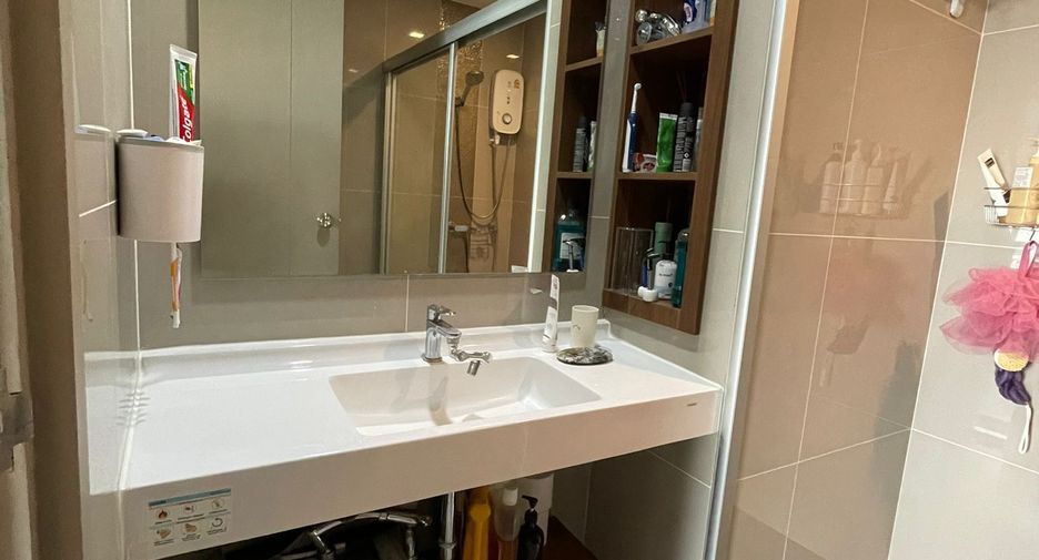 Wohnung zur Miete mit 1 Zimmer in Huai Khwang, Bangkok