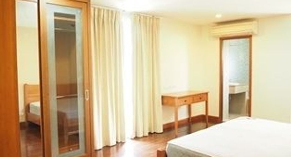 For rent 2 bedrooms condo in Pathum Wan, Bangkok