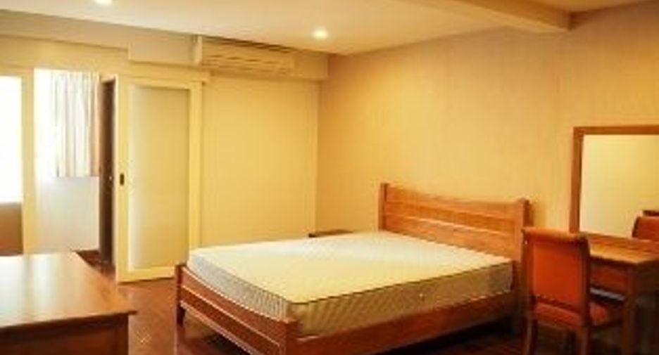 For rent 2 bedrooms condo in Pathum Wan, Bangkok