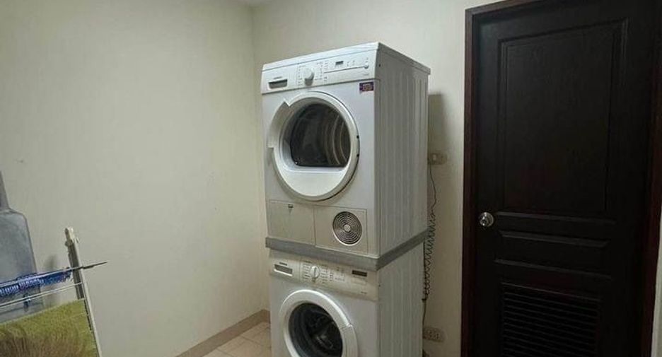 For rent 3 bedrooms condo in Pathum Wan, Bangkok