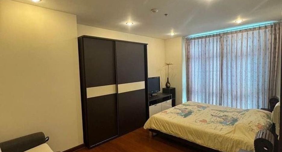For rent 3 bedrooms condo in Pathum Wan, Bangkok