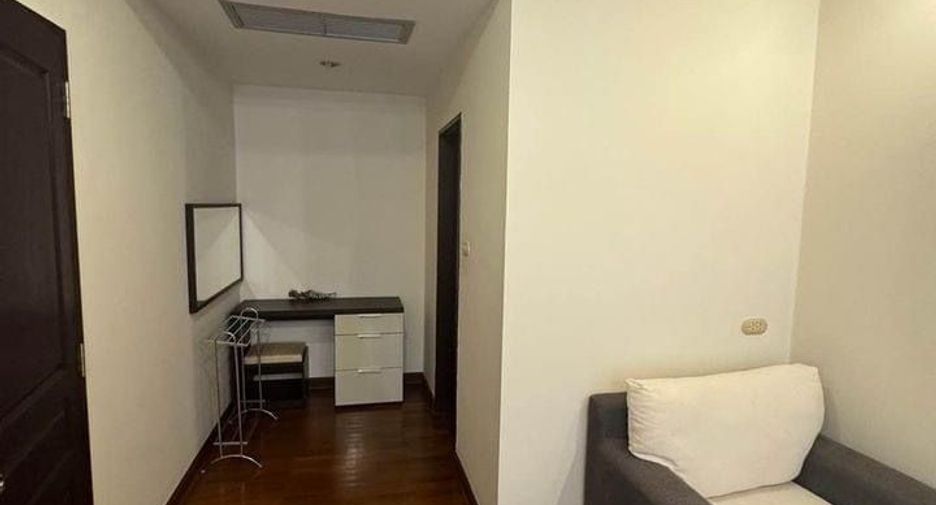 For rent 3 bedrooms condo in Pathum Wan, Bangkok