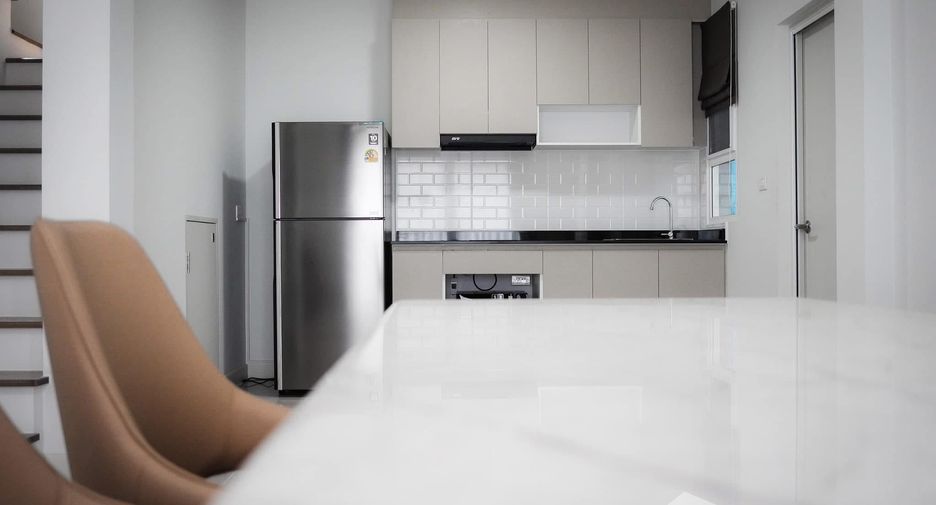 Casa en alquiler de 3 habitaciones en Bang Phli, Samut Prakan