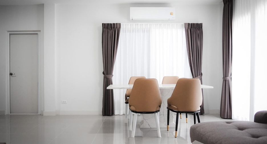 Casa en alquiler de 3 habitaciones en Bang Phli, Samut Prakan
