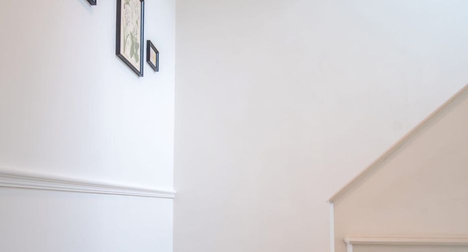 For rent 3 bedrooms townhouse in Saphan Sung, Bangkok