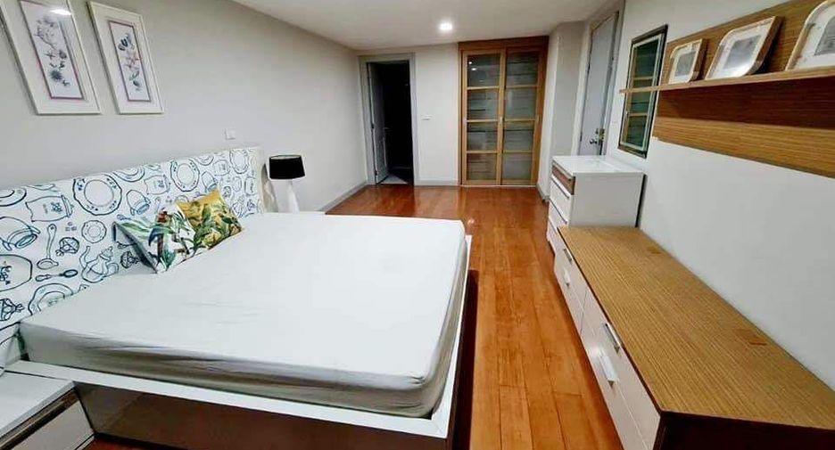 For rent 2 bedrooms condo in Watthana, Bangkok