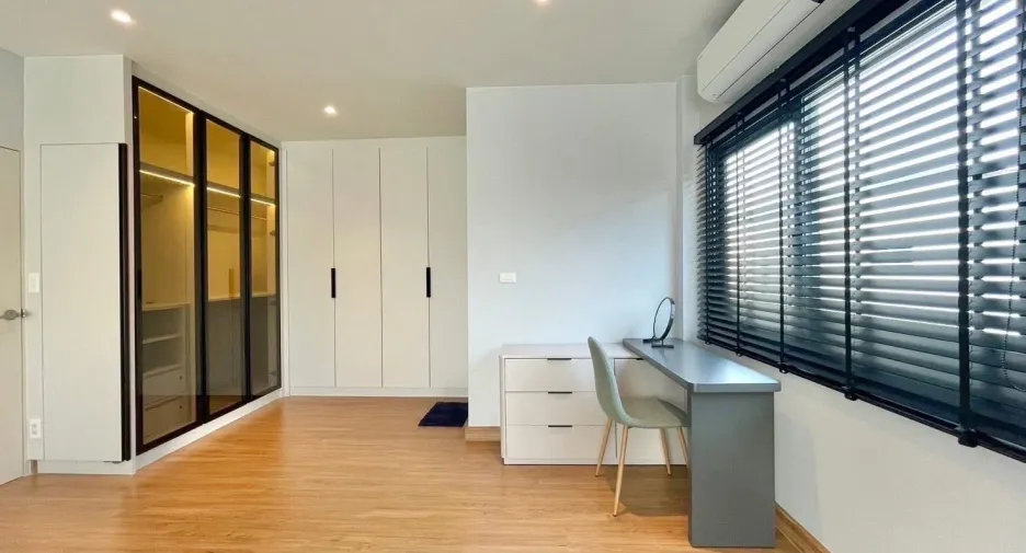 For rent 4 bedrooms house in Bang Phli, Samut Prakan