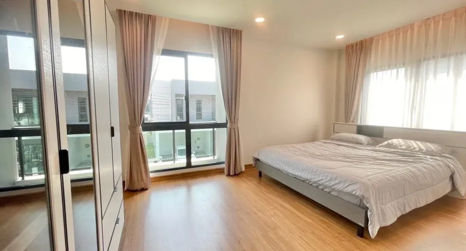 For rent 4 bedrooms house in Bang Phli, Samut Prakan