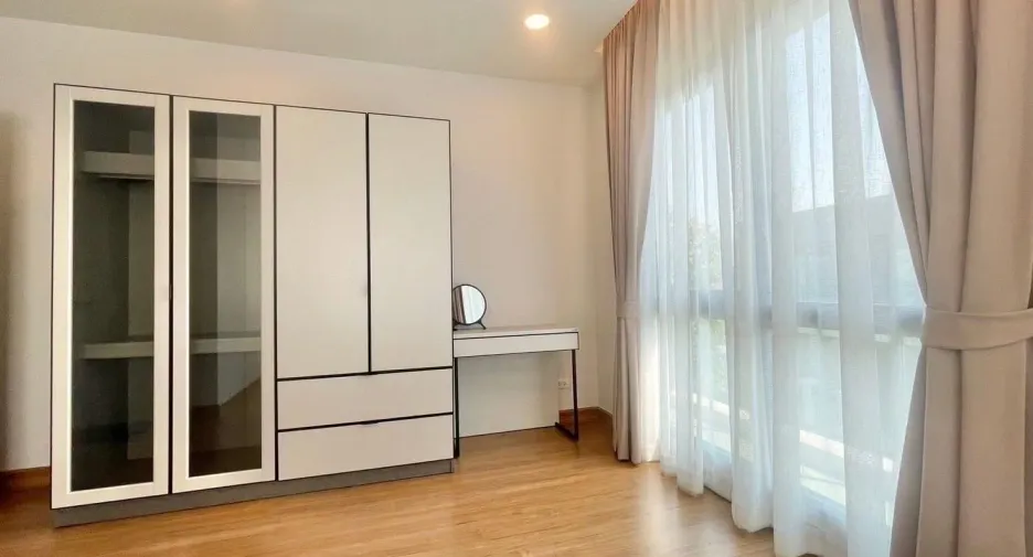 For rent 4 bedrooms house in Bang Phli, Samut Prakan