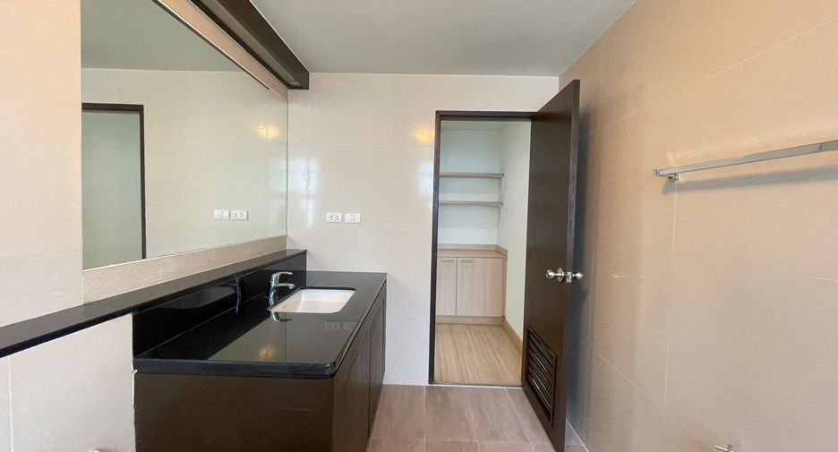 Wohnung zur Miete mit 2 Zimmer in Khlong Toei, Bangkok