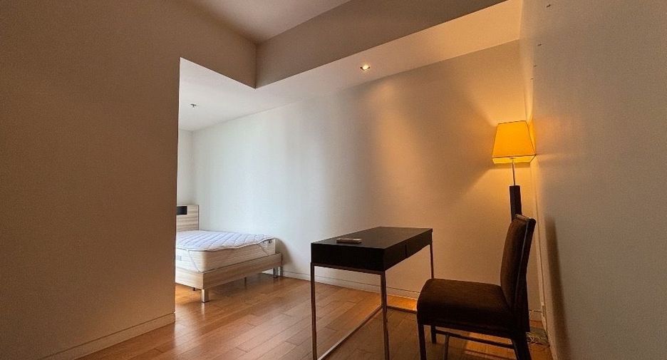 For rent 2 bedrooms condo in Sathon, Bangkok