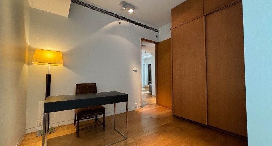For rent 2 bedrooms condo in Sathon, Bangkok
