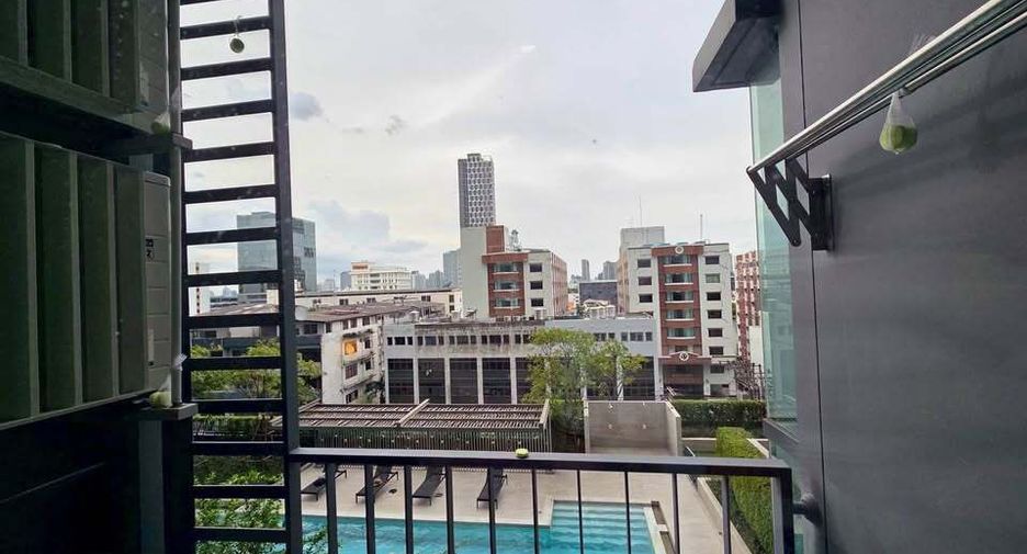 For rent 1 bed condo in Phra Khanong, Bangkok