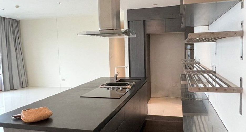 Wohnung zur Miete mit 3 Zimmer in Khlong Toei, Bangkok