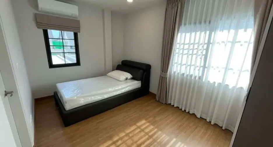 出租 4 卧室 独立屋 在 Bang Phli, Samut Prakan