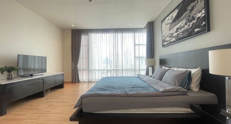For rent 2 bedrooms condo in Khlong Toei, Bangkok