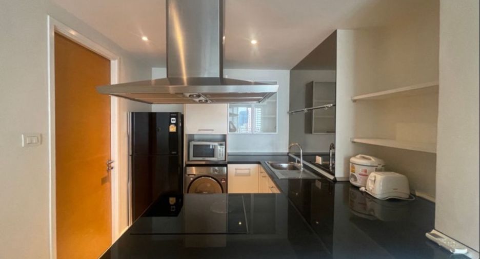 For rent 2 bedrooms condo in Khlong Toei, Bangkok